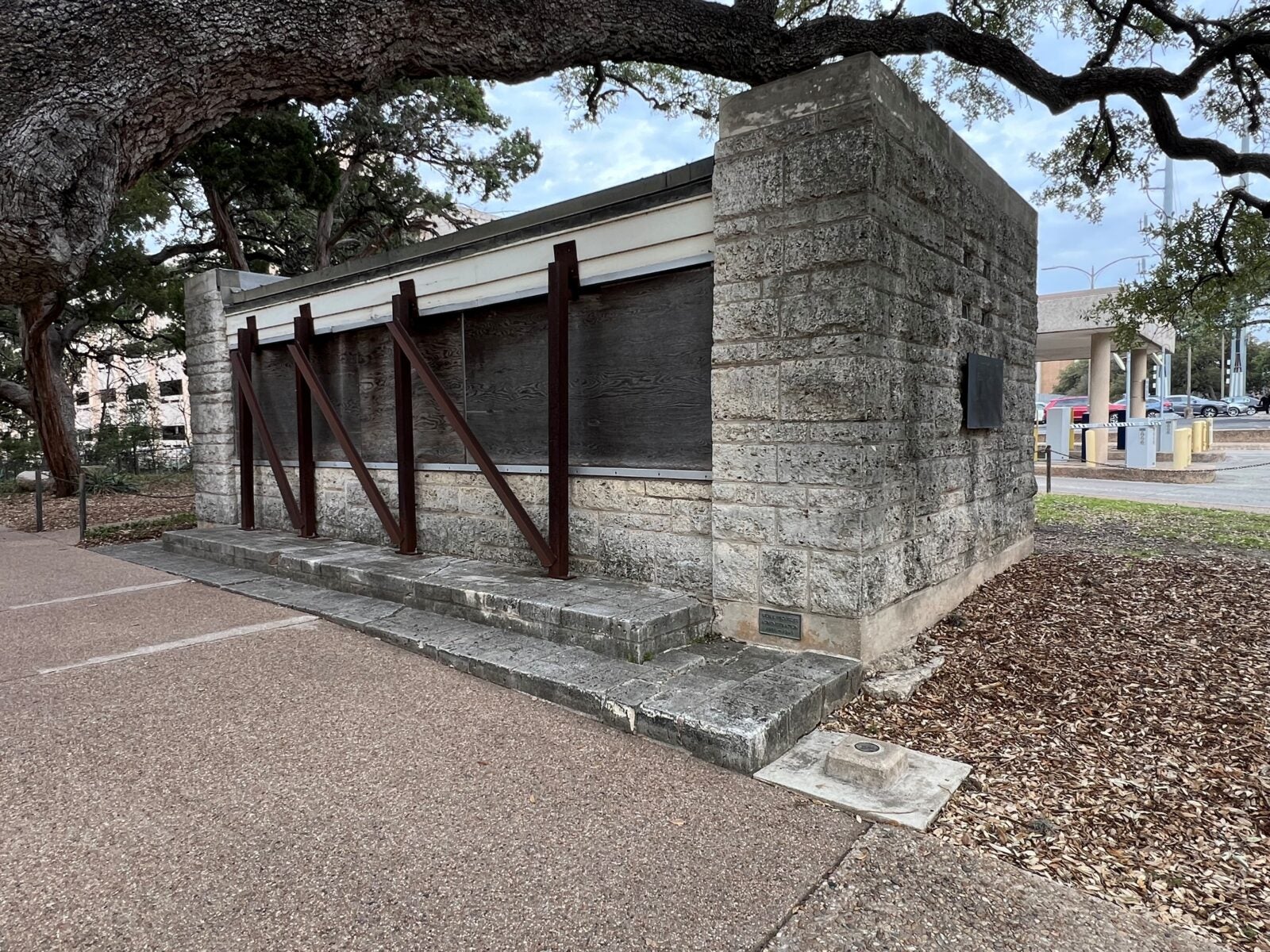 Dinosaur Trackways Building closed